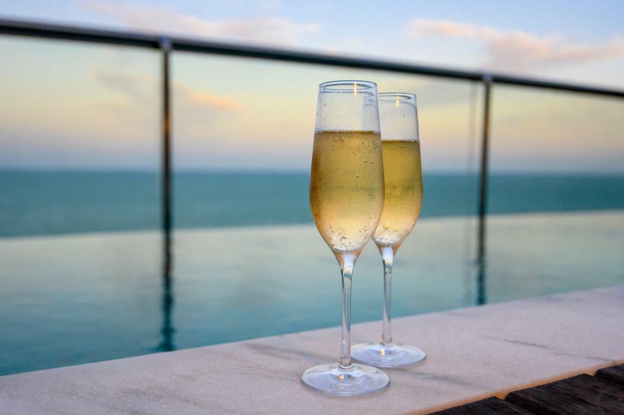 Vogal Luxury Beach Hotel & Spa Natal Buitenkant foto Two champagne flutes