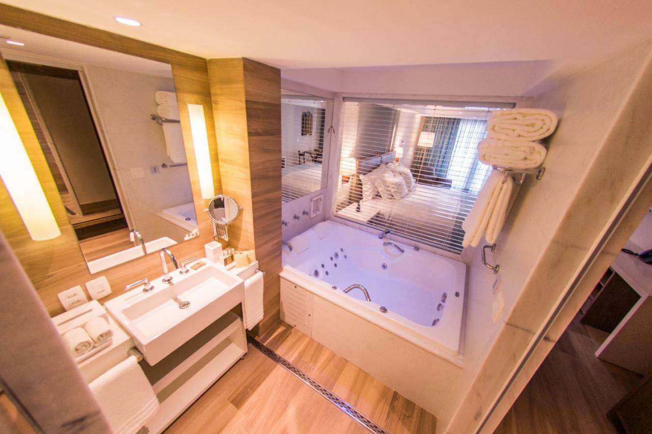 Vogal Luxury Beach Hotel & Spa Natal Buitenkant foto A bathroom in a hotel